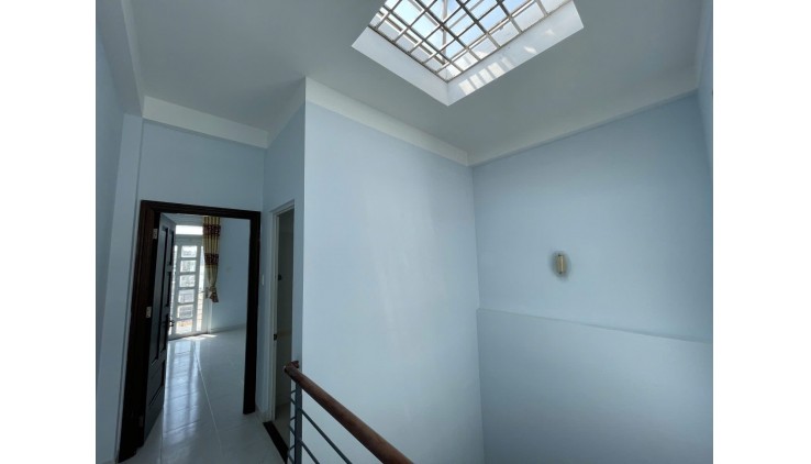 GẤP BÁN! Chỉ 5.6 tỷ TL! 54M², 4Tầng/4PN, HẺM XE HƠI, Thống Nhất Gò Vấp!